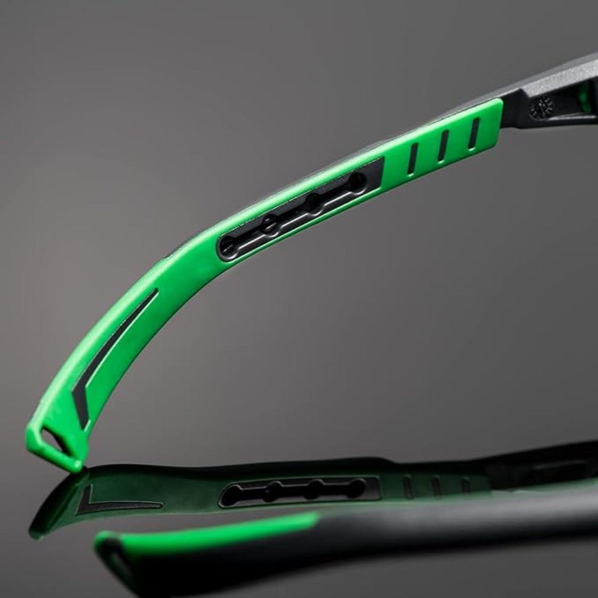 Óculos de Proteção Design Esportivo importado Italiano Modelo Balístico Univet 5X1 Incolor - Esportes, Cliclismo, Airsoft, Corrida, Trabalho ao Ar livre.